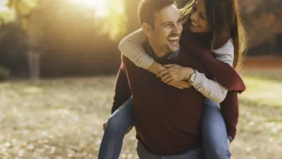 Quando um homem te olha muito: o que significa?