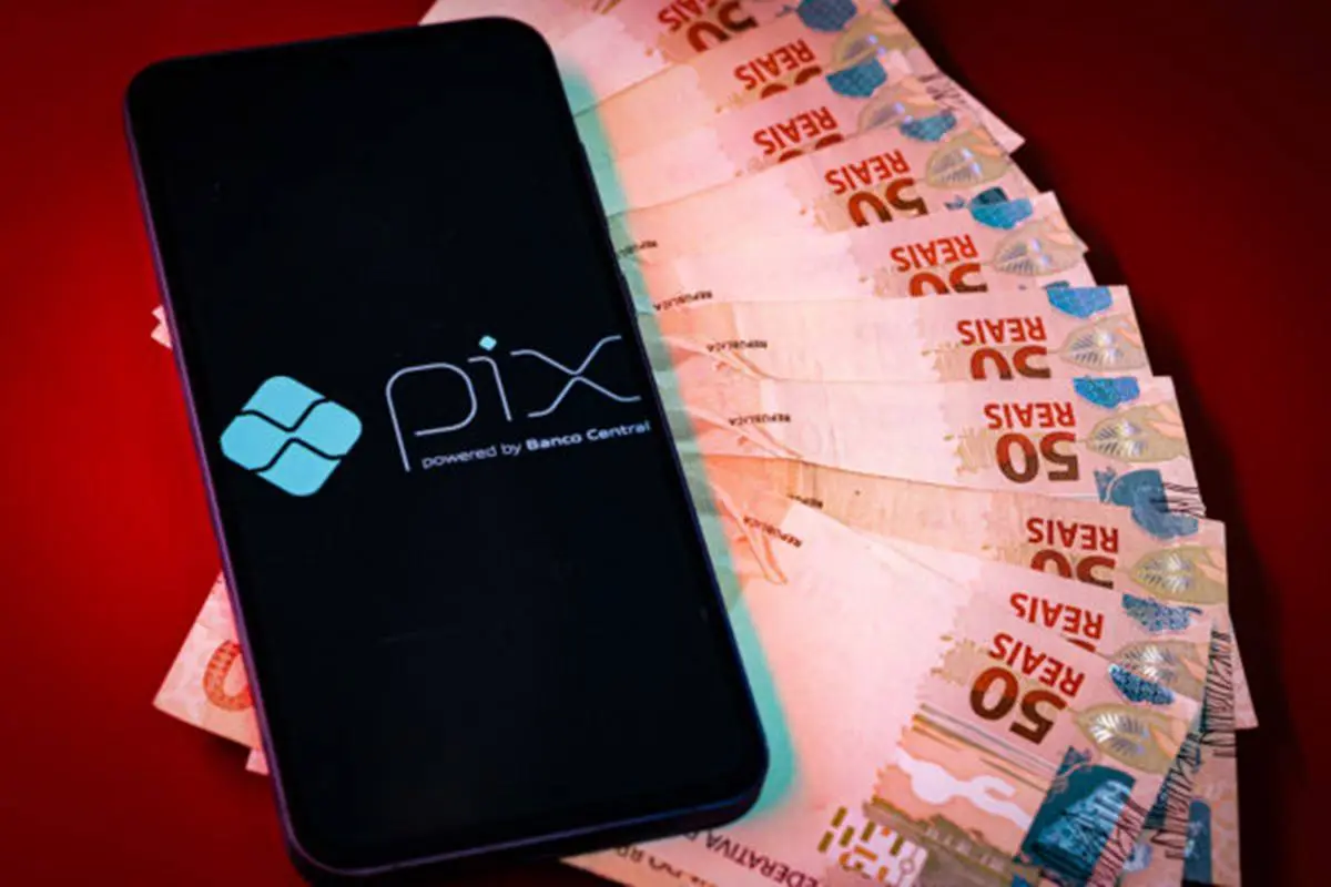 Pix com cartão de débito é possível? Entenda regras e como fazer