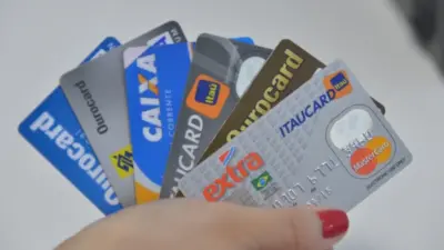Dólar Despenca e Brasileiros Turbinam Milhas em Cartões: Veja Como