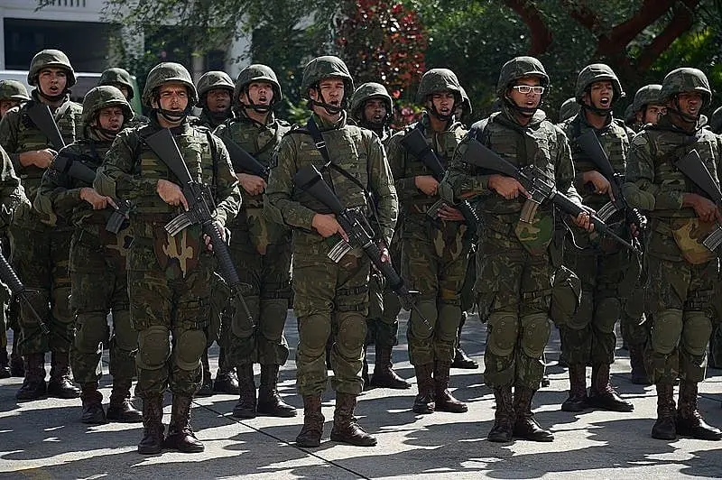 Exército Brasileiro enfrenta crise histórica! Confira detalhes