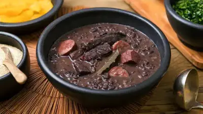 Aprenda a fazer feijoada sem precisar deixar o feijão de molho