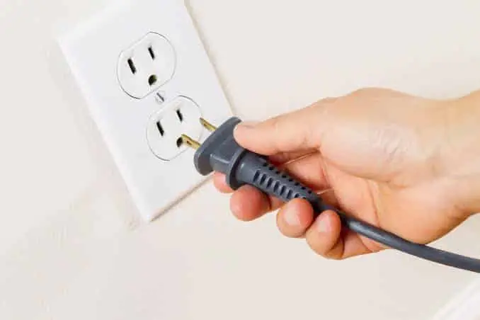 Até quantos aparelhos elétricos posso ligar na mesma tomada?