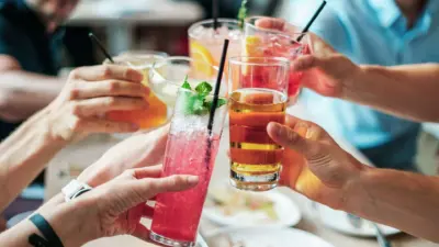 Descubra 4 Drinks Saudáveis Perfeitos para Refrescar seu Verão