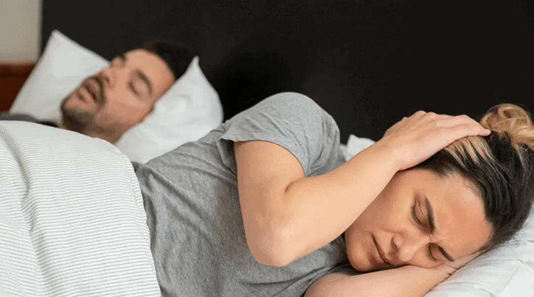Tem problemas com ronco? 8 dicas que podem te livrar desse problema