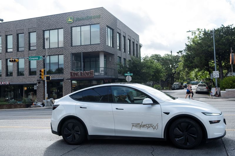 Tesla lança robotáxi e inaugura nova era nas ruas