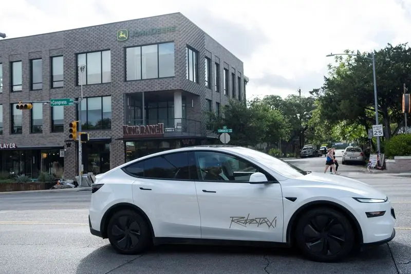 Tesla lança robotáxi e inaugura nova era nas ruas