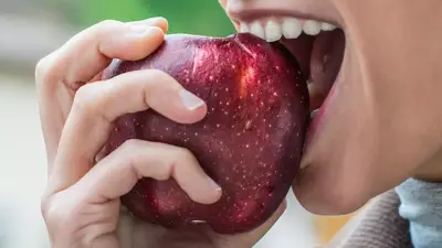 Maçã à noite: pode ser o lanche leve que favorece o sono?