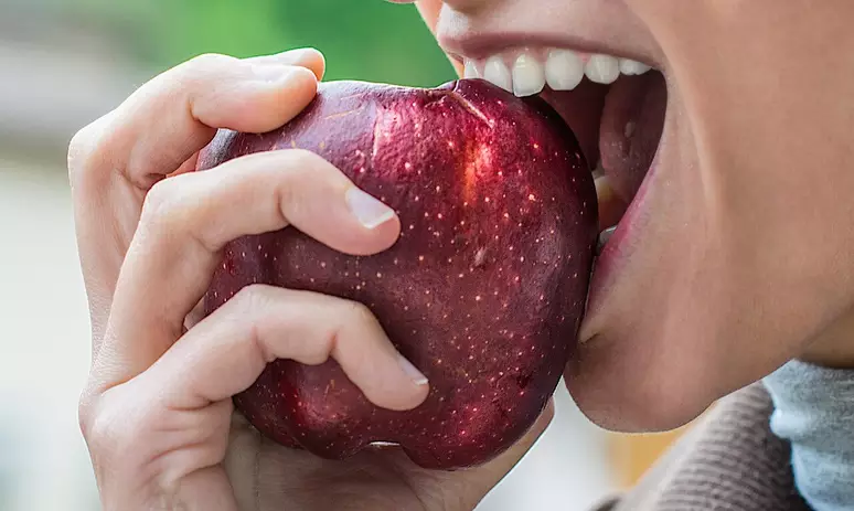 Maçã à noite: pode ser a escolha leve para quem busca conforto digestivo