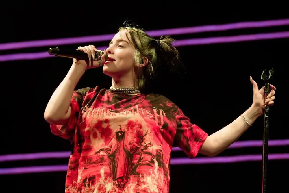 Billie Eilish cancela turnê no Brasil e revolta fãs nas redes: “É sempre com a gente!”