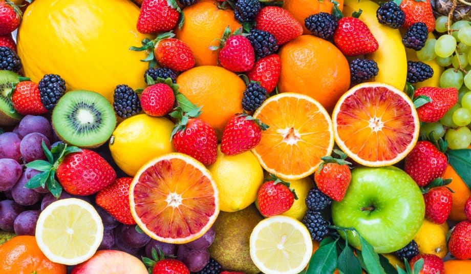 Descubra as 7 frutas superpoderosas que turboalimentam sua dieta com fibras