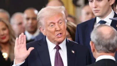 Mistério na Mão de Trump: Maquiagem Revela Algo Mais?