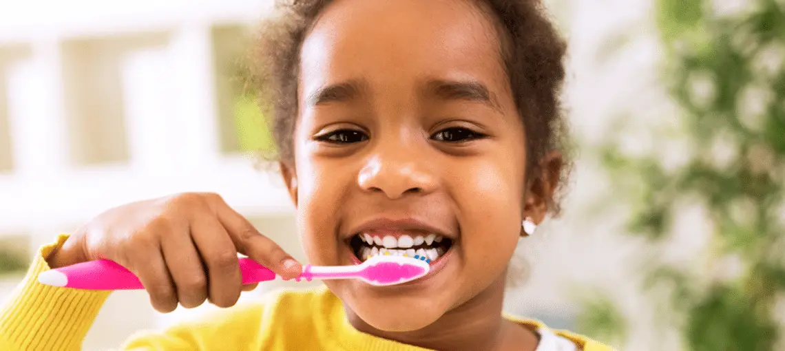 Saúde bucal infantil: 5 cuidados essenciais desde os primeiros meses